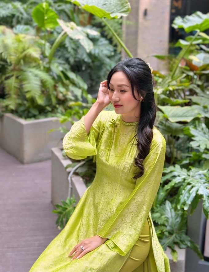 Đỗ Thị Hà, Phương Anh khoe dáng với áo dài Tết- Ảnh 16. Đỗ Thị Hà, Phương Anh khoe dáng với áo dài Tết- Ảnh 16.