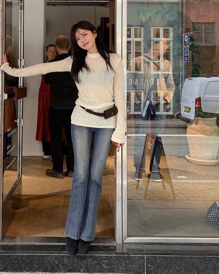 Năm mới trẻ trung hơn với 10 cách phối quần jeans- Ảnh 3. Năm mới trẻ trung hơn với 10 cách phối quần jeans- Ảnh 3.