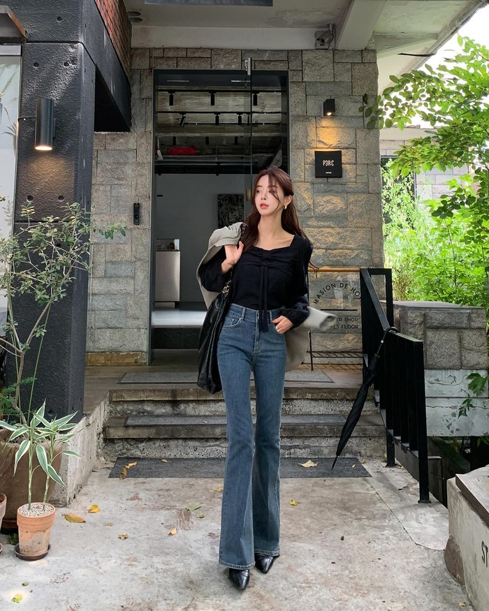 Năm mới trẻ trung hơn với 10 cách phối quần jeans- Ảnh 5. Năm mới trẻ trung hơn với 10 cách phối quần jeans- Ảnh 5.