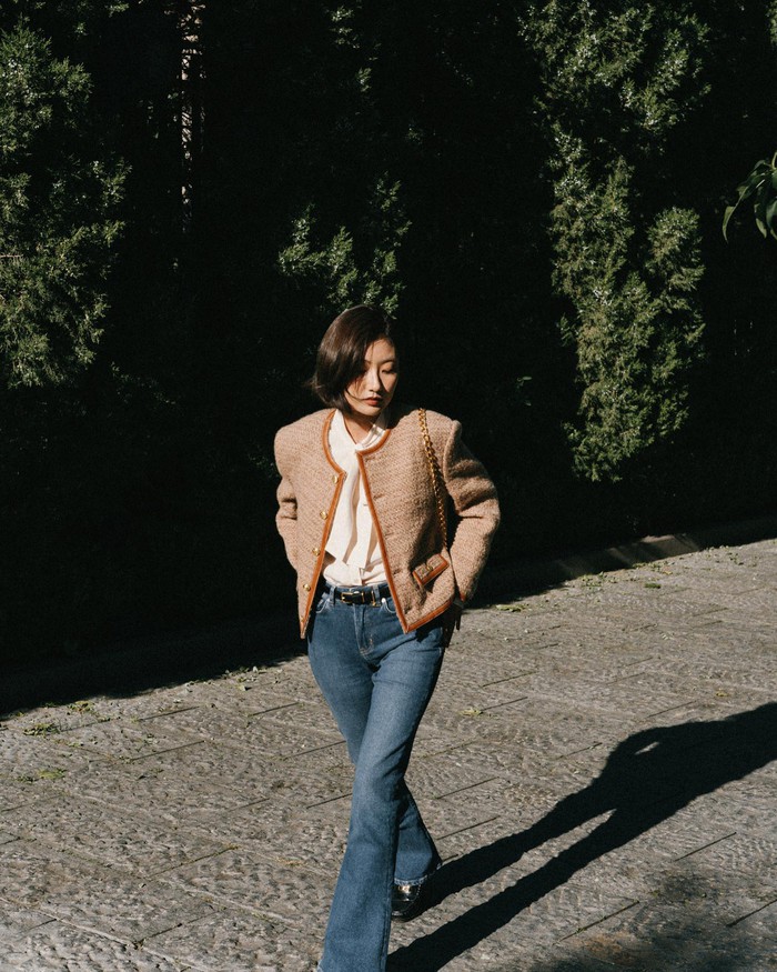 Năm mới trẻ trung hơn với 10 cách phối quần jeans- Ảnh 7. Năm mới trẻ trung hơn với 10 cách phối quần jeans- Ảnh 7.