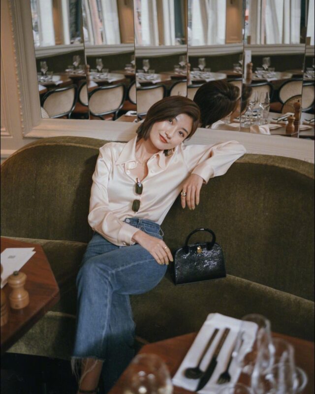 Áo sơ mi và quần jeans có 10 cách kết hợp nhân đôi sự trẻ trung, giúp style hè năm nay sành điệu hơn hẳn năm ngoái 1 Áo sơ mi và quần jeans có 10 cách kết hợp nhân đôi sự trẻ trung, giúp style hè năm nay sành điệu hơn hẳn năm ngoái