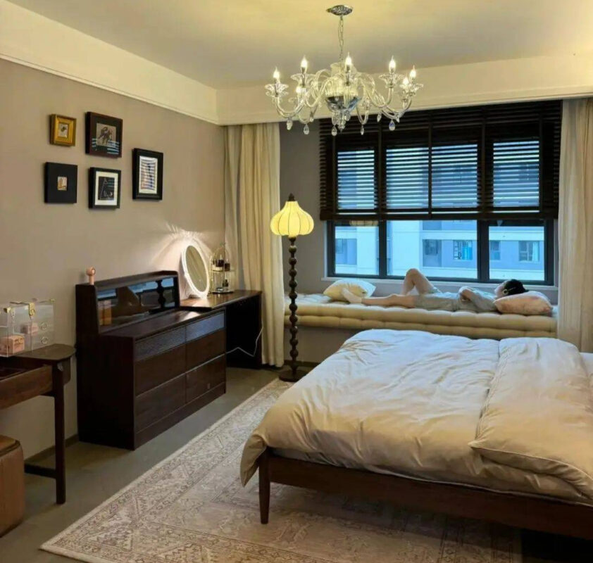 Bức ảnh cô gái nằm bên cửa sổ nhận được lượt tương tác "khủng", thu hút ngay từ cái nhìn đầu tiên buc anh co gai nam ben cua so nhan duoc luot tuong tac khung thu hut ngay tu cai nhin dau tien