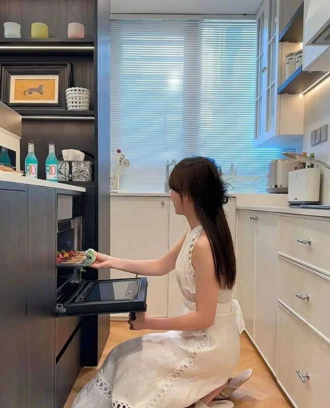 Góc nghiêng "siêu phẩm" của cô gái trong một bức hình khiến cả cõi mạng tò mò goc nghieng sieu pham cua co gai trong mot buc hinh khien ca coi mang to mo