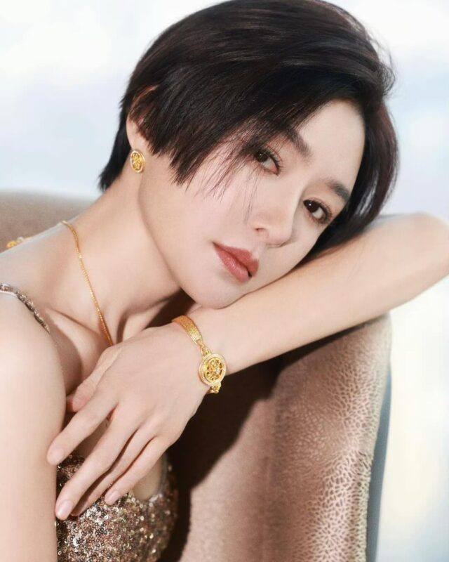 Hoàng hậu đẹp nhất màn ảnh càng có tuổi càng đỉnh, netizen đặt ngang Lưu Diệc Phi, Phạm Băng Băng hoang hau dep nhat man anh cang co tuoi cang dinh netizen dat ngang luu diec phi pham bang bang