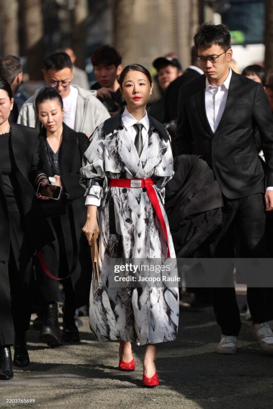 Lâm Tâm Như mất điểm ở show Givenchy, Chương Nhược Nam cũng vậy lam tam nhu mat diem o show givenchy chuong nhuoc nam cung vay