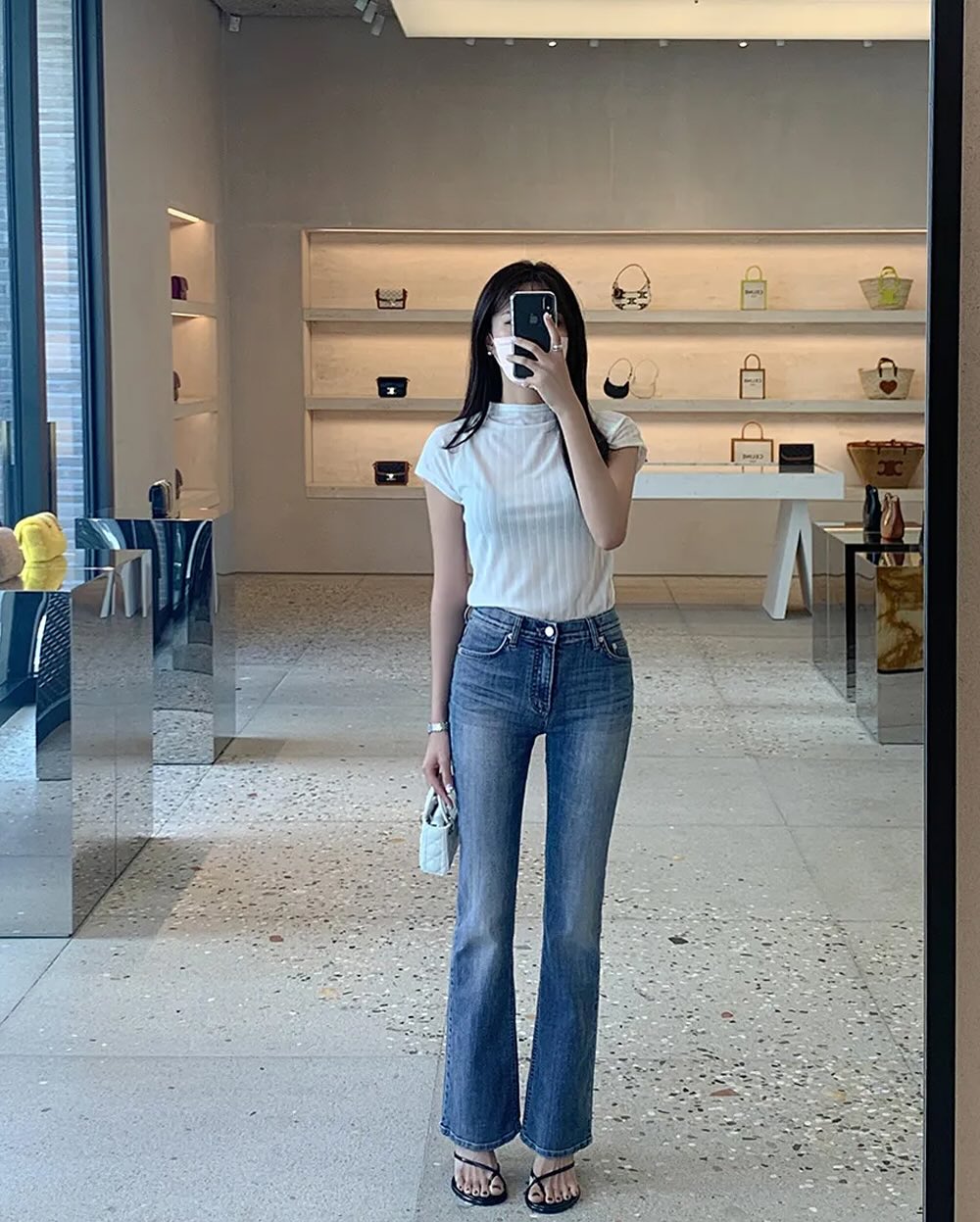 Những phong cách thời trang tối giản đáng chọn nhất cho mùa hè- Ảnh 2. Những phong cách thời trang tối giản đáng chọn nhất cho mùa hè- Ảnh 2.