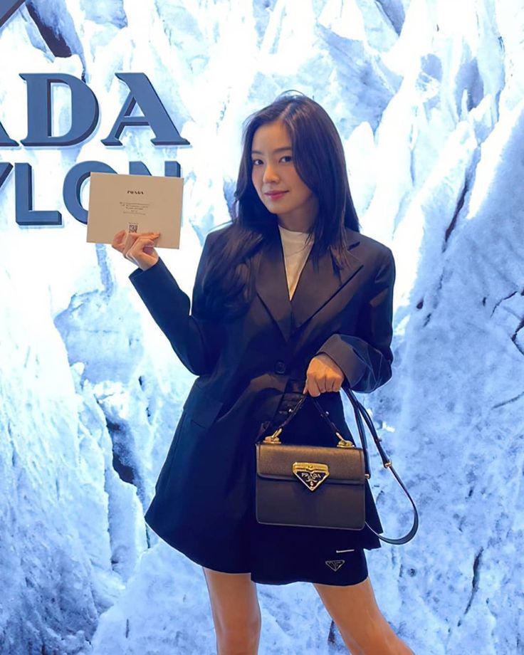 Thùy Tiên và Dior sẽ đi về đâu? Prada có cả 1 bộ 