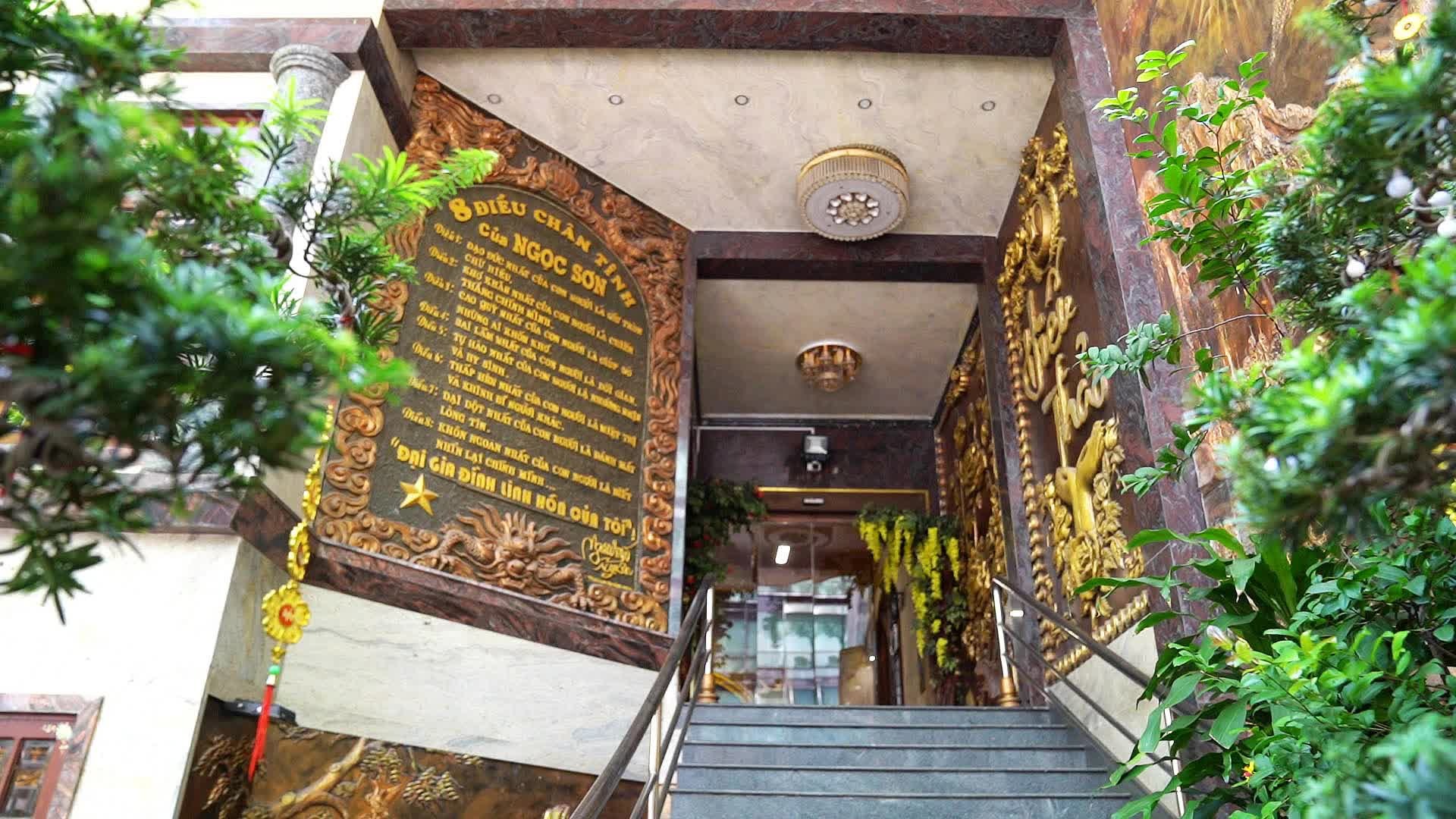 Nam nghệ sĩ giàu nhất nhì Vbiz, sở hữu biệt thự dát vàng nhưng bị cắt điện vì... không có tiền đóng hóa đơn- Ảnh 2.
