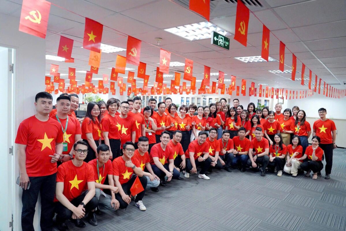 VPBank lan tỏa tinh thần yêu nước từ những điều nhỏ bé đến khát vọng lớn lao 1 VPBank lan tỏa tinh thần yêu nước từ những điều nhỏ bé đến khát vọng lớn lao vpbank lan toa tinh than yeu nuoc tu nhung dieu nho be den khat vong lon lao