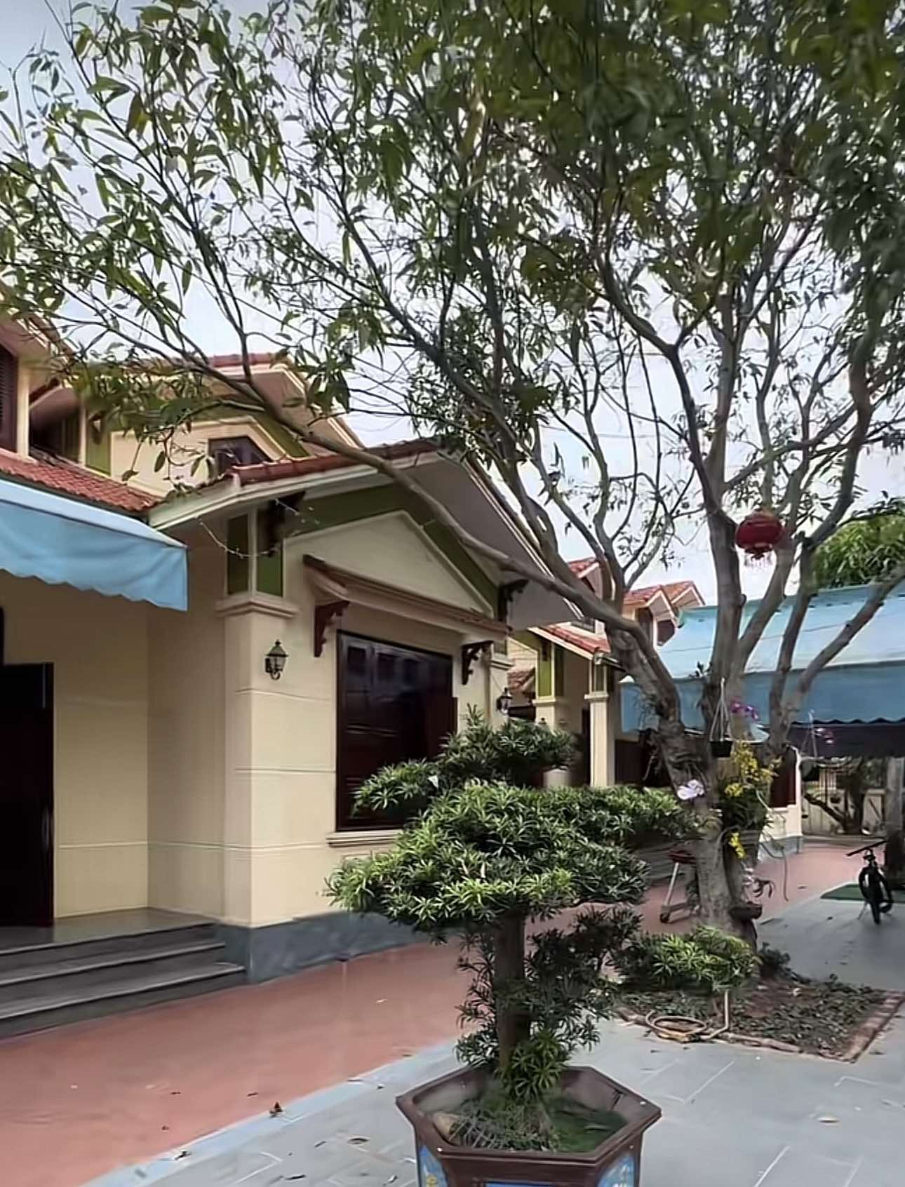 5 anh em chung sống hòa thuận trong 1 khu đất, xây 5 căn nhà giống hệt nhau ở Nam Định gây sốt MXH: Bí quyết nằm ở nhân vật đặc biệt này?- Ảnh 9. 5 anh em chung sống hòa thuận trong 1 khu đất, xây 5 căn nhà giống hệt nhau ở Nam Định gây sốt MXH: Bí quyết nằm ở nhân vật đặc biệt này?- Ảnh 9.