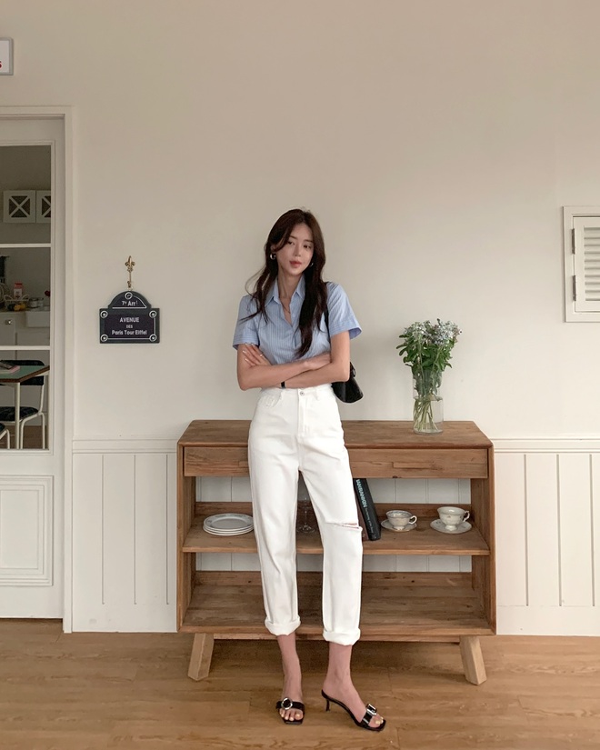 5 mẫu áo sơ mi thịnh hành nhất hiện tại: Có thể phối đồ đơn giản vẫn sành điệu xuất sắc- Ảnh 1. 5 mẫu áo sơ mi thịnh hành nhất hiện tại: Có thể phối đồ đơn giản vẫn sành điệu xuất sắc- Ảnh 1.