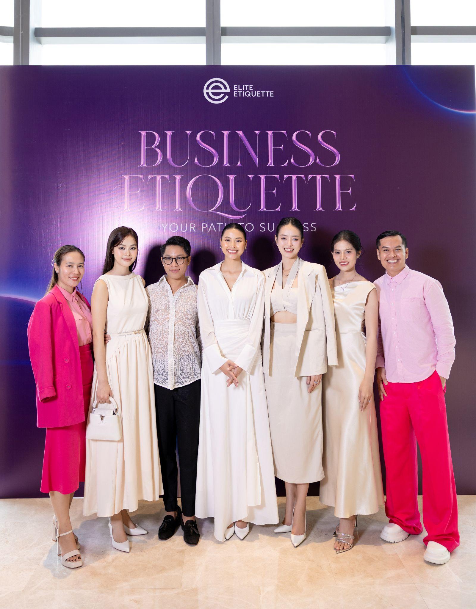 “Business Etiquette” có gì đặc biệt mà khiến giới trẻ săn lùng để học business etiquette co gi dac biet ma khien gioi tre san lung de hoc