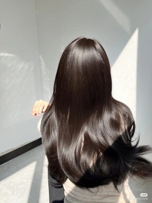 Cách chải đầu đúng giúp tóc bóng mượt hơn, giảm hẳn gãy rụng 1 Cách chải đầu đúng giúp tóc bóng mượt hơn, giảm hẳn gãy rụng cach chai dau dung giup toc bong muot hon giam han gay rung