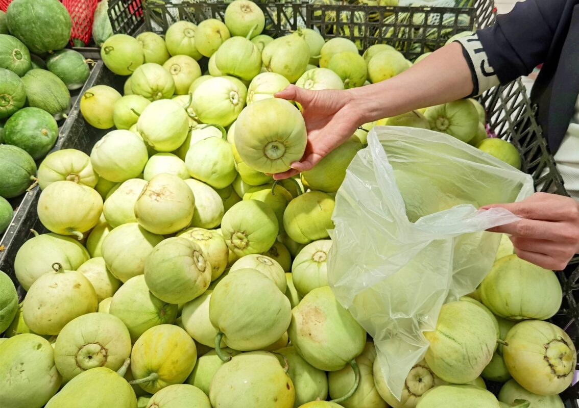 Cách chọn dưa lê ngọt giòn như mật: Bỏ túi 5 bí kíp vàng từ lão nông, chọn phát ăn ngay! 1 Cách chọn dưa lê ngọt giòn như mật: Bỏ túi 5 bí kíp vàng từ lão nông, chọn phát ăn ngay! cach chon dua le ngot gion nhu mat bo tui 5 bi kip vang tu lao nong chon phat an ngay