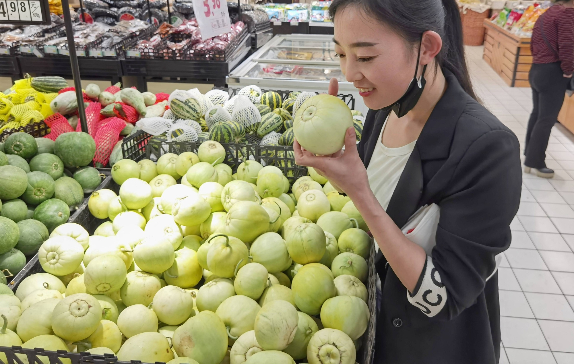 Cách chọn dưa lê ngọt giòn như mật: Bỏ túi 5 bí kíp vàng từ lão nông, chọn phát ăn ngay!- Ảnh 3. Cách chọn dưa lê ngọt giòn như mật: Bỏ túi 5 bí kíp vàng từ lão nông, chọn phát ăn ngay!- Ảnh 3.