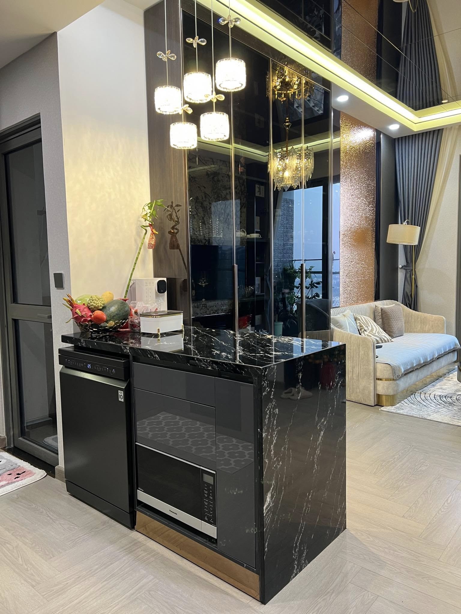 Căn hộ 80m² của gia đình trẻ ở Hà Nội: Nơi từng góc nhỏ được thiết kế để bình yên hiện diện- Ảnh 2. Căn hộ 80m² của gia đình trẻ ở Hà Nội: Nơi từng góc nhỏ được thiết kế để bình yên hiện diện- Ảnh 2.