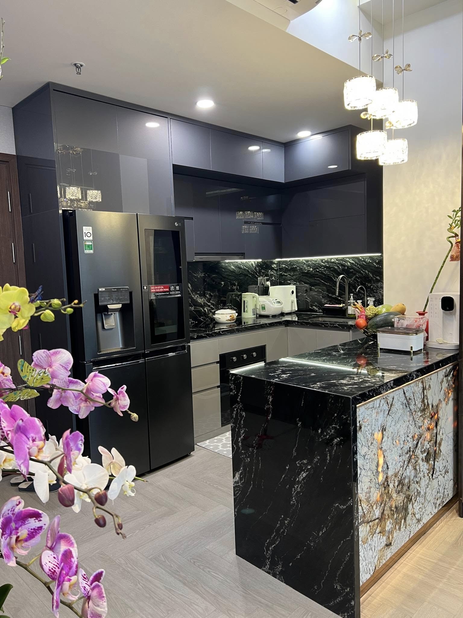 Căn hộ 80m² của gia đình trẻ ở Hà Nội: Nơi từng góc nhỏ được thiết kế để bình yên hiện diện- Ảnh 3. Căn hộ 80m² của gia đình trẻ ở Hà Nội: Nơi từng góc nhỏ được thiết kế để bình yên hiện diện- Ảnh 3.