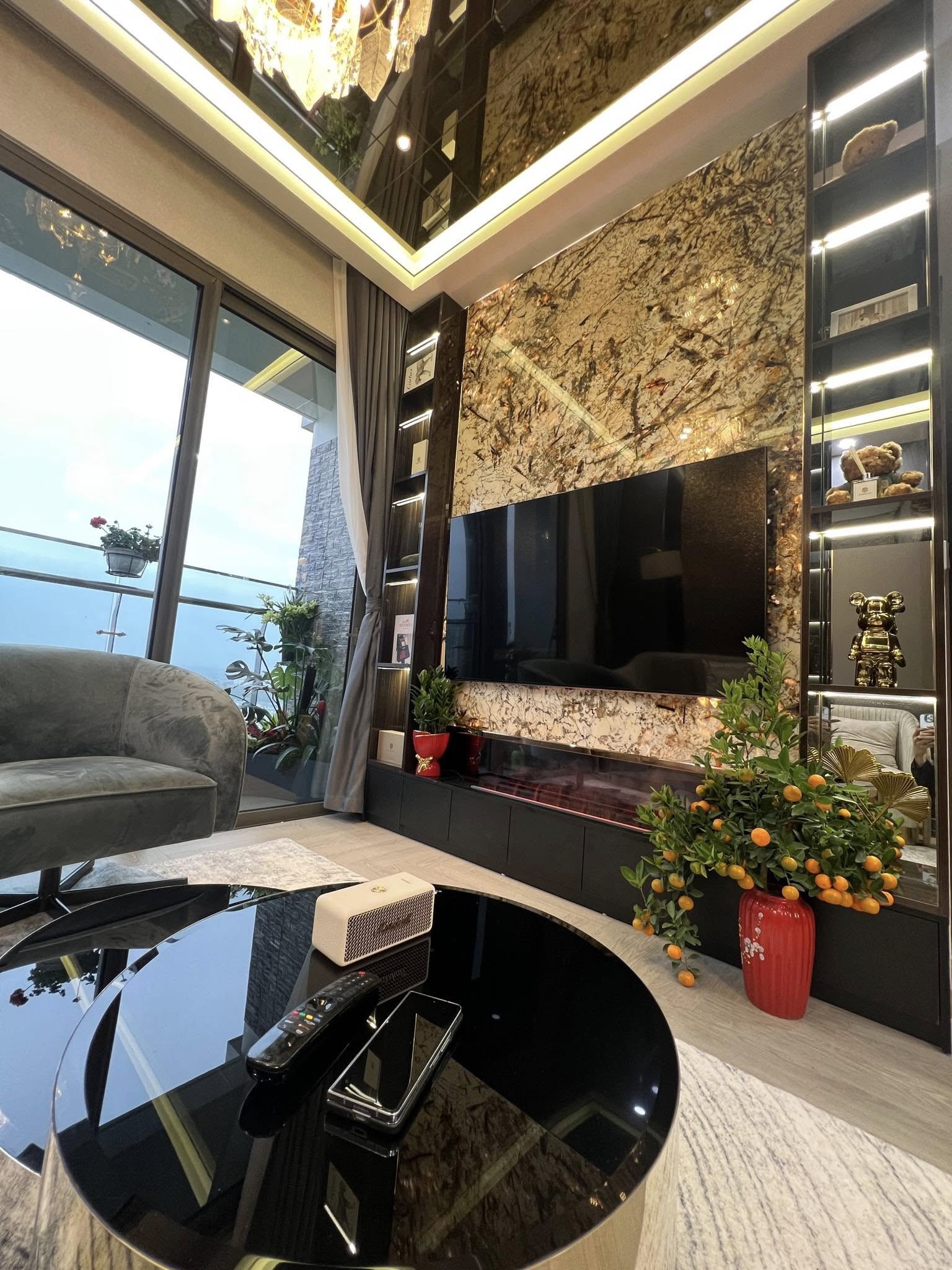 Căn hộ 80m² của gia đình trẻ ở Hà Nội: Nơi từng góc nhỏ được thiết kế để bình yên hiện diện- Ảnh 5. Căn hộ 80m² của gia đình trẻ ở Hà Nội: Nơi từng góc nhỏ được thiết kế để bình yên hiện diện- Ảnh 5.