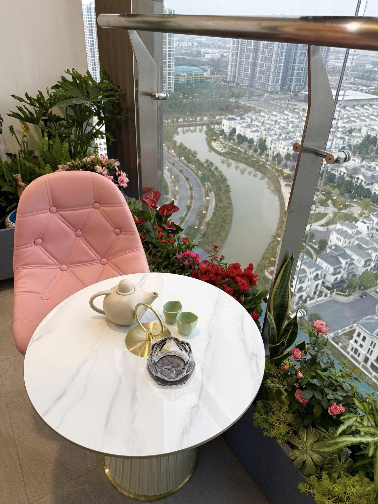 Căn hộ 80m² của gia đình trẻ ở Hà Nội: Nơi từng góc nhỏ được thiết kế để bình yên hiện diện- Ảnh 8. Căn hộ 80m² của gia đình trẻ ở Hà Nội: Nơi từng góc nhỏ được thiết kế để bình yên hiện diện- Ảnh 8.