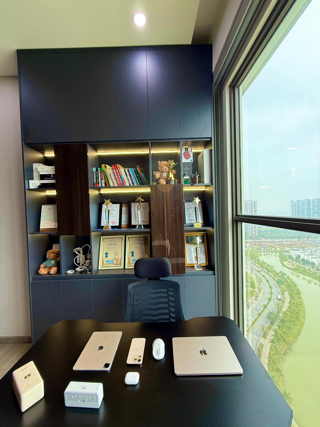 Căn hộ 80m² của gia đình trẻ ở Hà Nội: Nơi từng góc nhỏ được thiết kế để bình yên hiện diện- Ảnh 9. Căn hộ 80m² của gia đình trẻ ở Hà Nội: Nơi từng góc nhỏ được thiết kế để bình yên hiện diện- Ảnh 9.