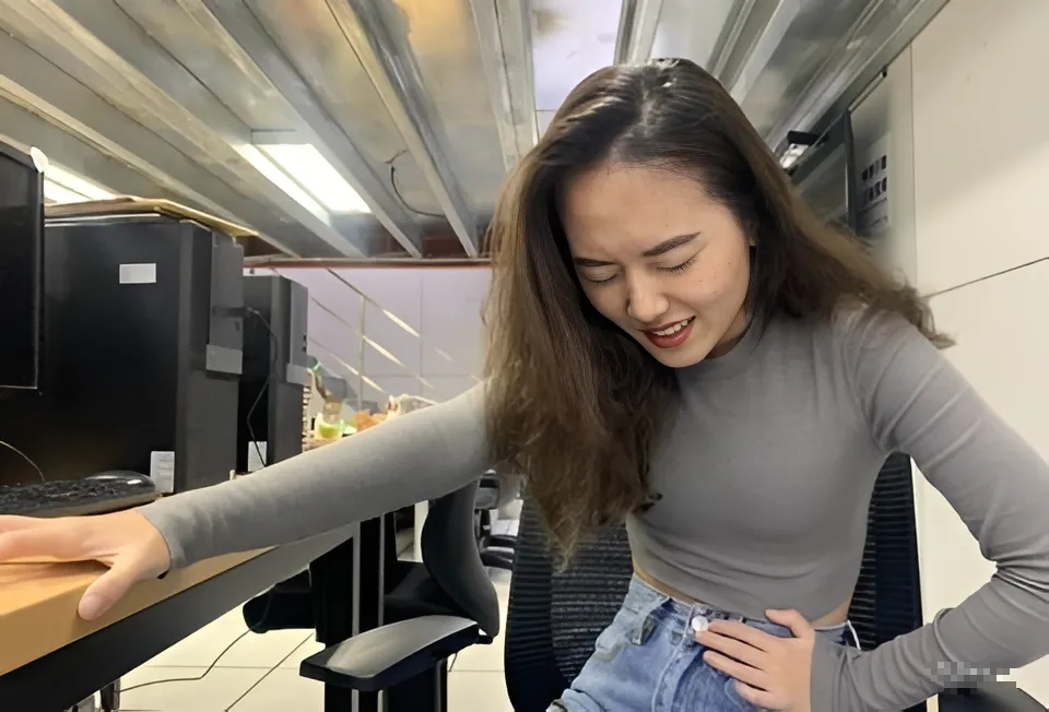 Cô gái 28 tuổi được chuẩn đoán ung thư dạ dày, bác sĩ chỉ đích danh 4 "thủ phạm" để lâu trong tủ lạnh co gai 28 tuoi duoc chuan doan ung thu da day bac si chi dich danh 4 thu pham de lau trong tu lanh