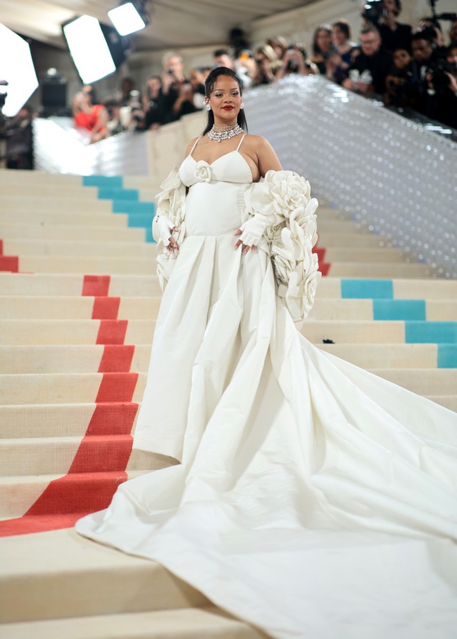 Đỉnh cao nghệ thuật khoe bụng bầu tại Met Gala 2025- Ảnh 10. Đỉnh cao nghệ thuật khoe bụng bầu tại Met Gala 2025- Ảnh 10.