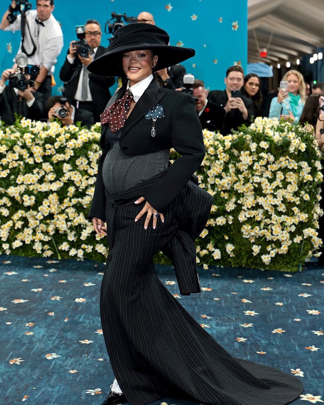 Đỉnh cao nghệ thuật khoe bụng bầu tại Met Gala 2025 dinh cao nghe thuat khoe bung bau tai met gala 2025