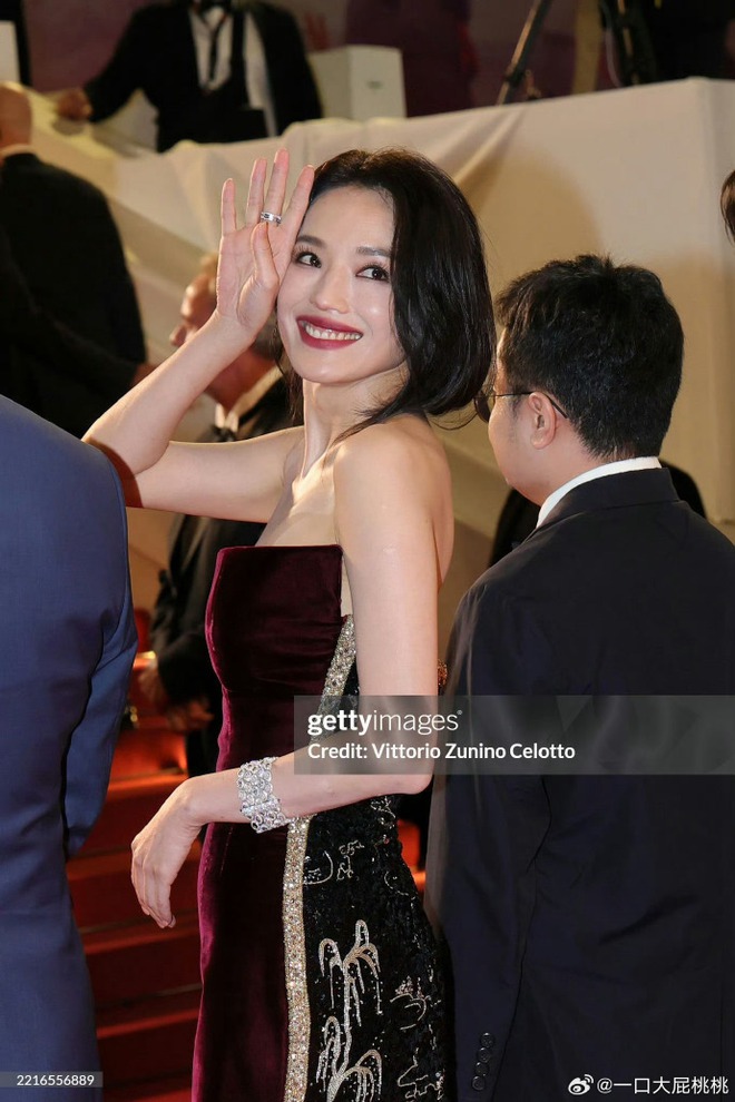 Hot lại ảnh Thư Kỳ dự Cannes 20 năm trước: Nhan sắc U50 áp đảo, không ai "lão hóa ngược" đỉnh bằng- Ảnh 3.