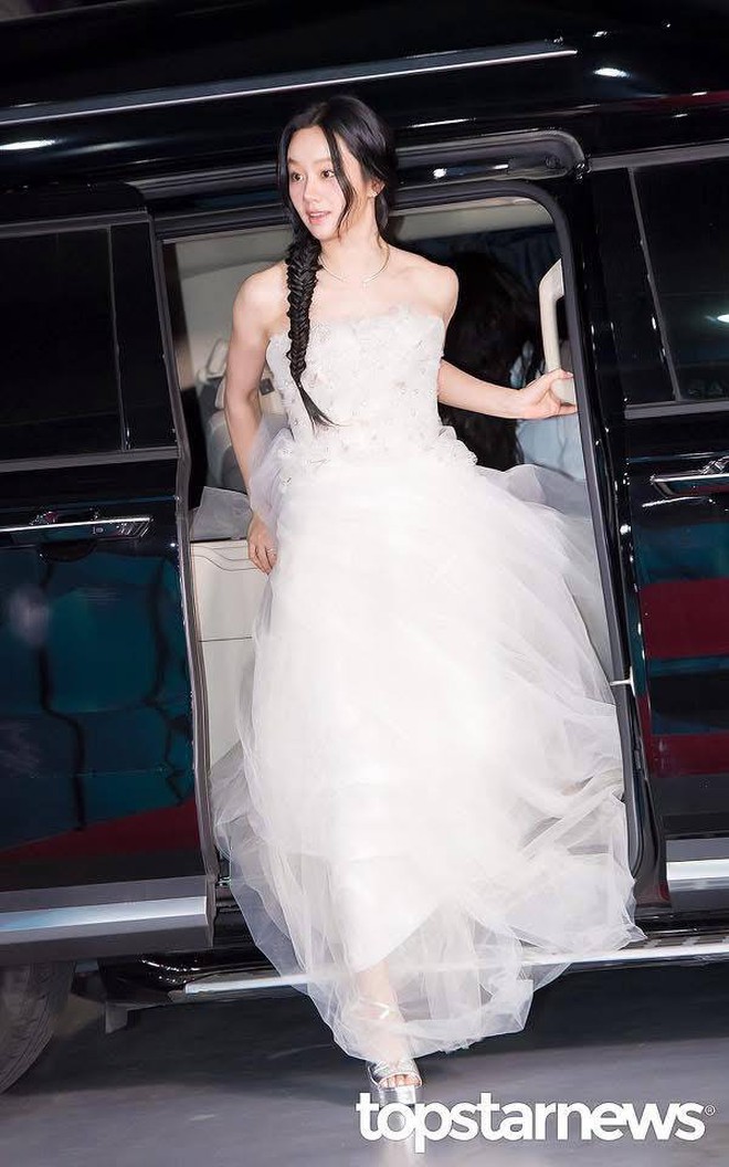 Hyeri đổi style công chúa nhưng khó thành công, tất cả là tại lớp makeup- Ảnh 1. Hyeri đổi style công chúa nhưng khó thành công, tất cả là tại lớp makeup- Ảnh 1.