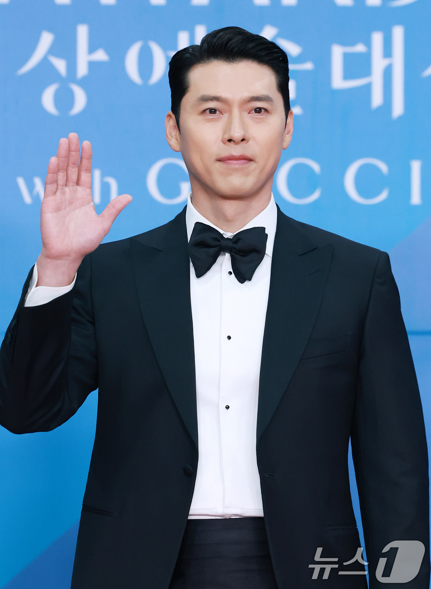 Hyun Bin và Song Joong Ki: Ai mới là "tường thành nhan sắc" ở tuổi tứ tuần, nhìn da là biết! hyun bin va song joong ki ai moi la tuong thanh nhan sac o tuoi tu tuan nhin da la biet