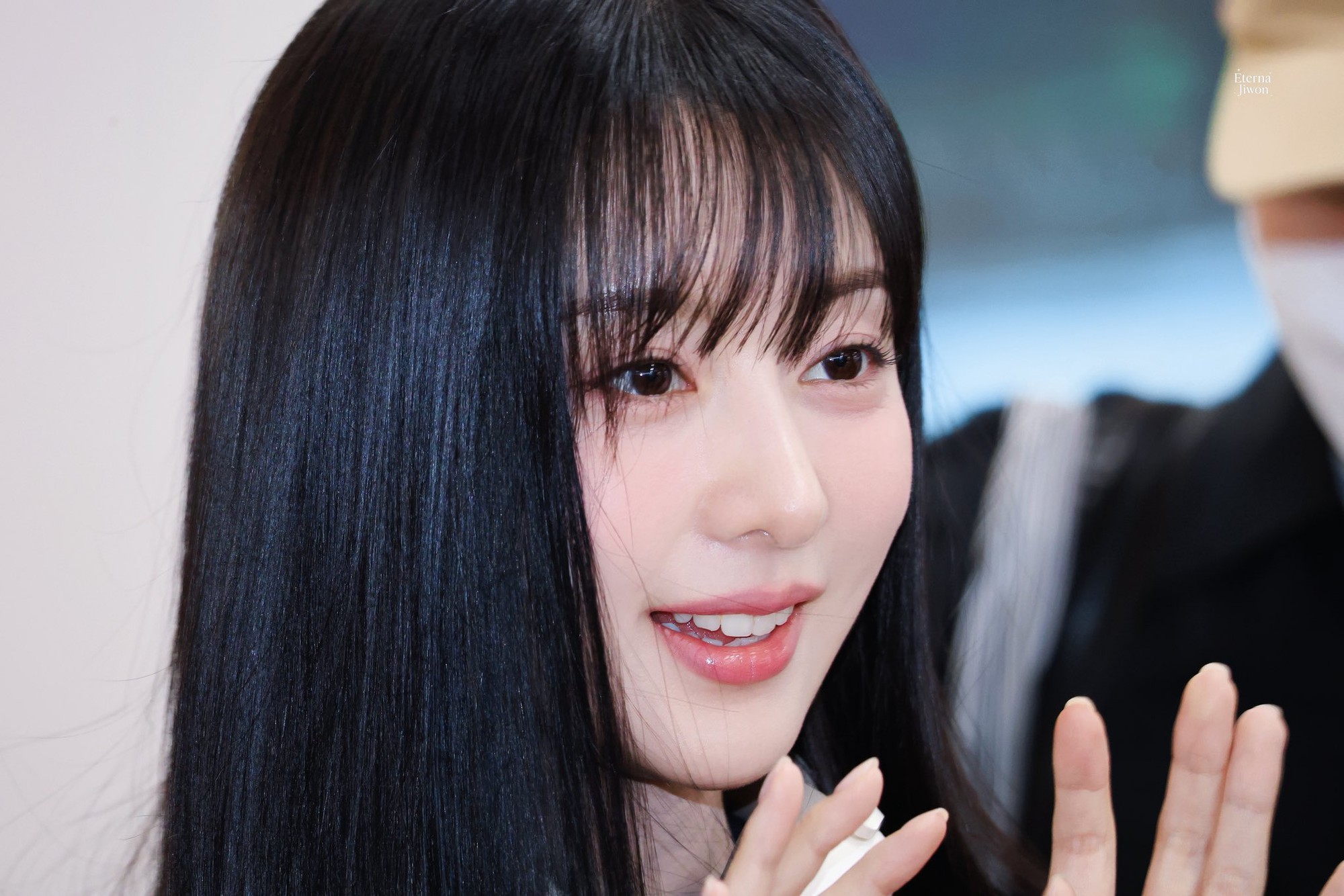 Kim Ji Won tái hiện tạo hình tiểu thư huyền thoại, sau 12 năm level sang chảnh còn đỉnh hơn- Ảnh 5. Kim Ji Won tái hiện tạo hình tiểu thư huyền thoại, sau 12 năm level sang chảnh còn đỉnh hơn- Ảnh 5.