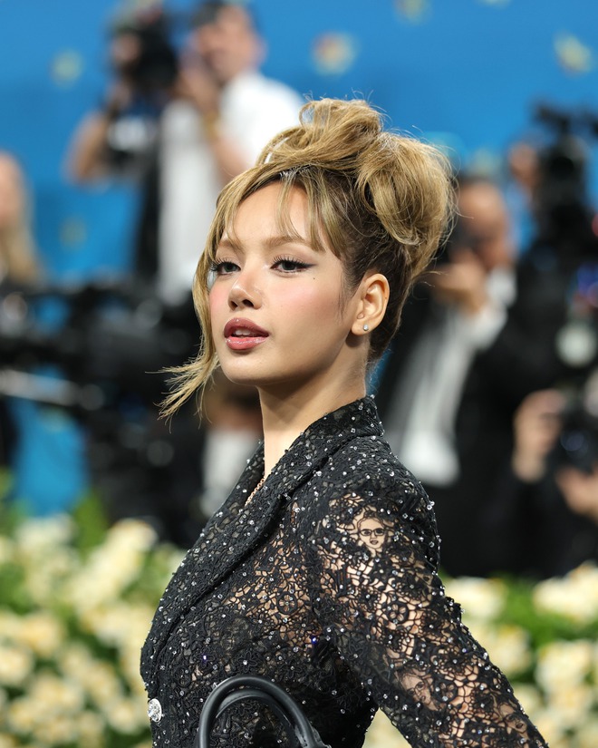 Lisa lần đầu dự Met Gala: Quá wow rồi nhưng có lạc đề không?- Ảnh 5. Lisa lần đầu dự Met Gala: Quá wow rồi nhưng có lạc đề không?- Ảnh 5.