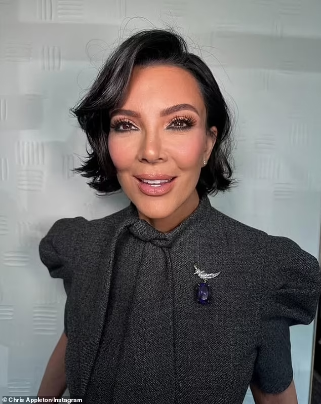 Loạt ảnh mới của mẹ Kim Kardashian gây sốt: Nhiều người đặt nghi vấn Loạt ảnh mới của mẹ Kim Kardashian gây sốt: Nhiều người đặt nghi vấn