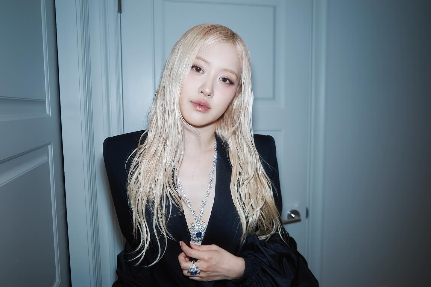 Loạt tiết lộ của Rosé về mái tóc ướt bị chê bai tại Met Gala 2025- Ảnh 3. Loạt tiết lộ của Rosé về mái tóc ướt bị chê bai tại Met Gala 2025- Ảnh 3.