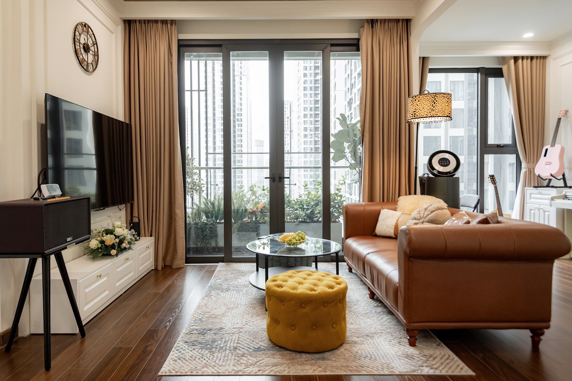 Ngắm căn hộ tối giản của vợ chồng trẻ Hà Nội: Gọn gàng, tinh tế và đậm chất nghệ thuật trong từng góc nhỏ ngam can ho toi gian cua vo chong tre ha noi gon gang tinh te va dam chat nghe thuat trong tung goc nho