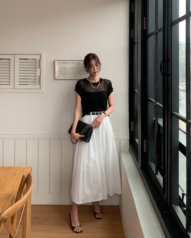 Sandal phối với 4 kiểu trang phục này là đẹp nhất!- Ảnh 3. Sandal phối với 4 kiểu trang phục này là đẹp nhất!- Ảnh 3.