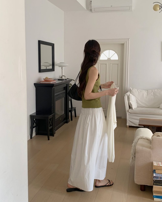Sandal phối với 4 kiểu trang phục này là đẹp nhất!- Ảnh 4. Sandal phối với 4 kiểu trang phục này là đẹp nhất!- Ảnh 4.