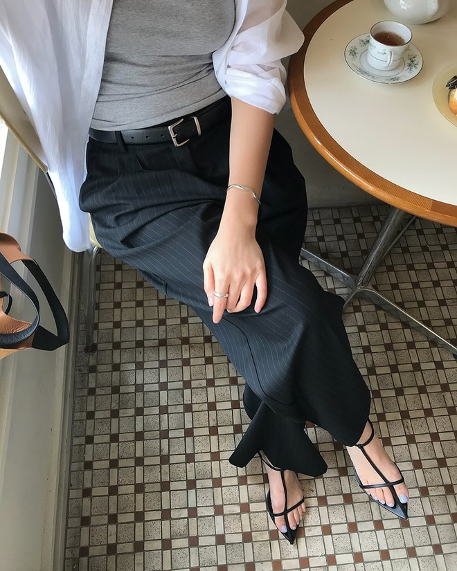 Sandal phối với 4 kiểu trang phục này là đẹp nhất!- Ảnh 8. Sandal phối với 4 kiểu trang phục này là đẹp nhất!- Ảnh 8.