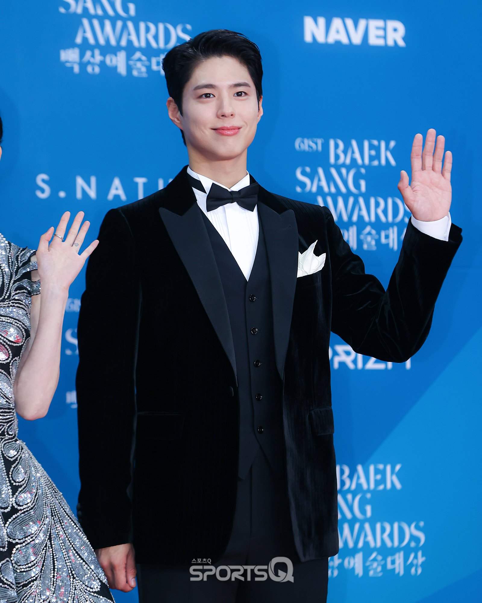 Suzy đẹp xuất sắc bên cạnh Park Bo Gum, hẳn là vì có thêm 1 danh phận khác sau 7 năm- Ảnh 13. Suzy đẹp xuất sắc bên cạnh Park Bo Gum, hẳn là vì có thêm 1 danh phận khác sau 7 năm- Ảnh 13.