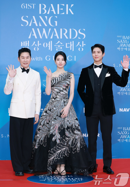 Suzy đẹp xuất sắc bên cạnh Park Bo Gum, hẳn là vì có thêm 1 danh phận khác sau 7 năm- Ảnh 1. Suzy đẹp xuất sắc bên cạnh Park Bo Gum, hẳn là vì có thêm 1 danh phận khác sau 7 năm- Ảnh 1.