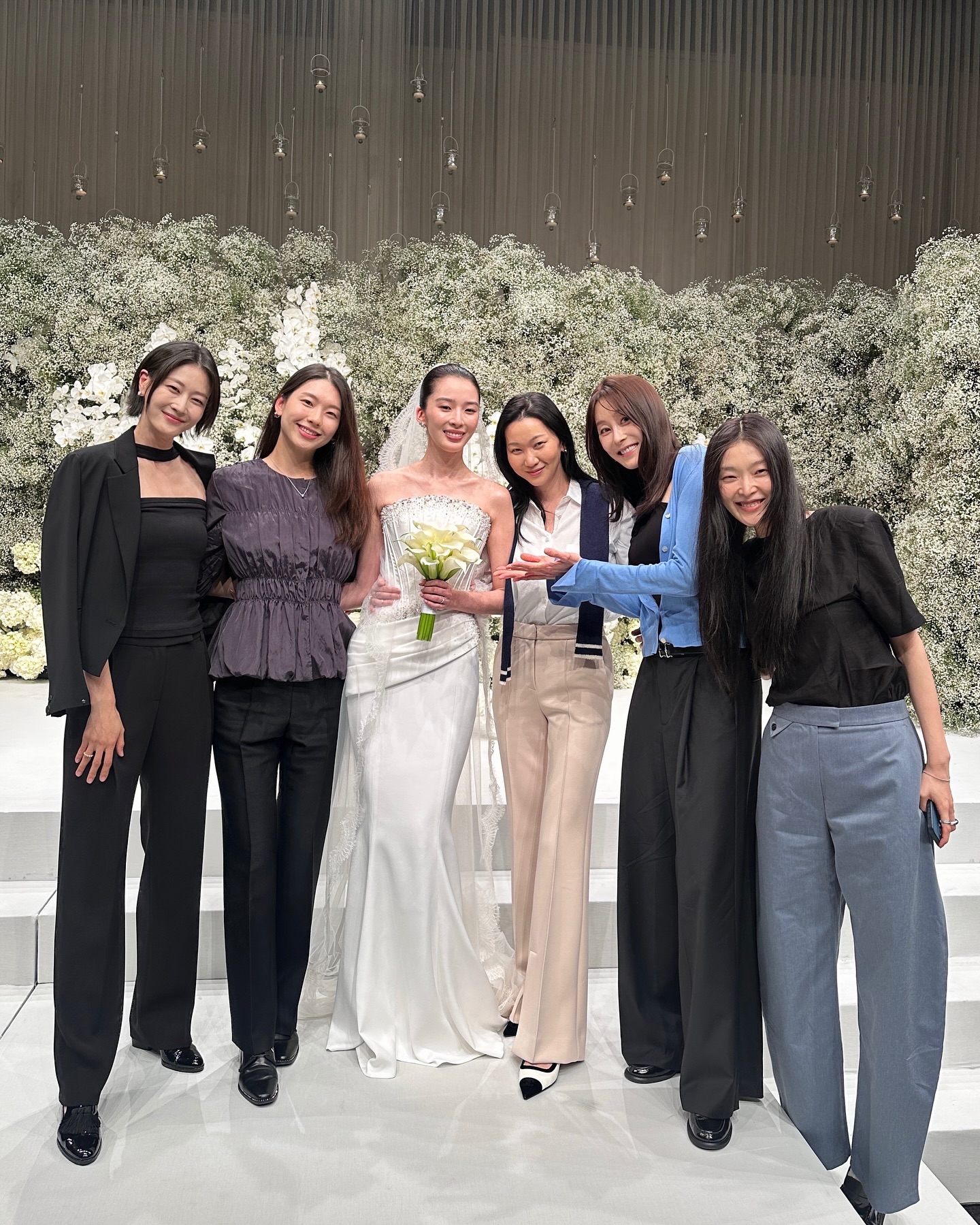 Tiệc cưới của Irene phủ kín MXH: Đại hội của dàn fashionista đình đám, bất ngờ nhất là mối quan hệ với Jessica- Ảnh 19. Tiệc cưới của Irene phủ kín MXH: Đại hội của dàn fashionista đình đám, bất ngờ nhất là mối quan hệ với Jessica- Ảnh 19.
