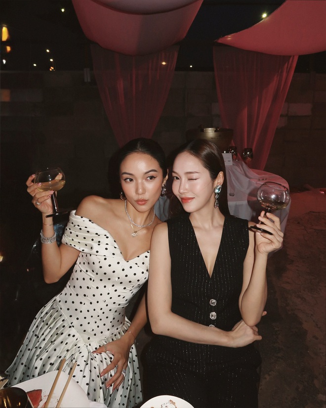 Tiệc cưới của Irene phủ kín MXH: Đại hội của dàn fashionista đình đám, bất ngờ nhất là mối quan hệ với Jessica- Ảnh 15. Tiệc cưới của Irene phủ kín MXH: Đại hội của dàn fashionista đình đám, bất ngờ nhất là mối quan hệ với Jessica- Ảnh 15.