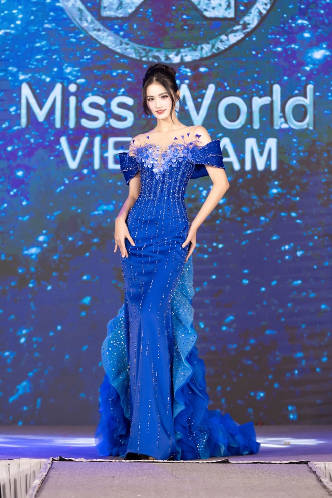 Tranh luận nổ ra quanh lựa chọn váy của Ý Nhi diện đêm chung kết Miss World: Liệu có cú twist?- Ảnh 1. Tranh luận nổ ra quanh lựa chọn váy của Ý Nhi diện đêm chung kết Miss World: Liệu có cú twist?- Ảnh 1.