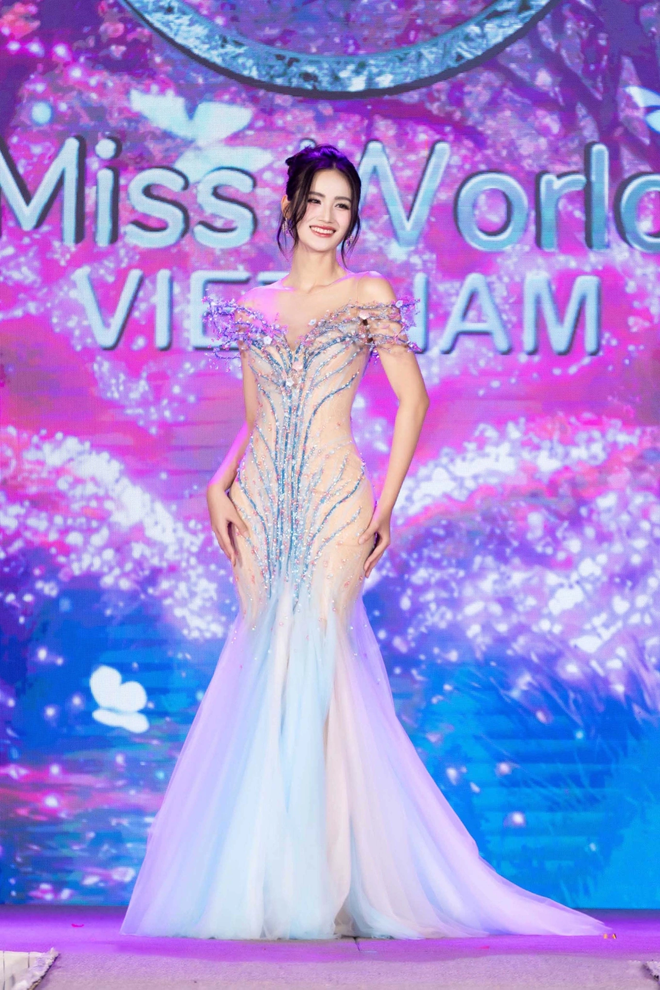 Tranh luận nổ ra quanh lựa chọn váy của Ý Nhi diện đêm chung kết Miss World: Liệu có cú twist?- Ảnh 3. Tranh luận nổ ra quanh lựa chọn váy của Ý Nhi diện đêm chung kết Miss World: Liệu có cú twist?- Ảnh 3.