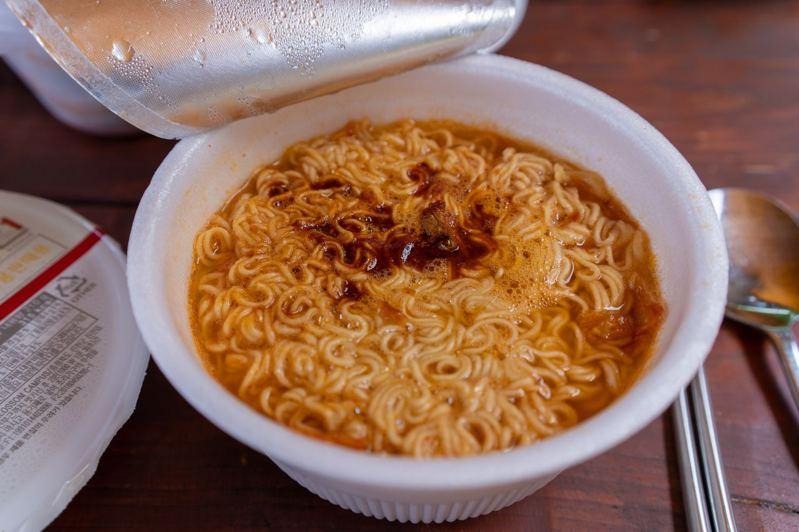 Tưởng "biết rồi khổ lắm nói mãi" vậy mà vẫn có người dùng lò vi sóng kiểu này mà không biết NGUY HIỂM kề bên- Ảnh 3. Tưởng "biết rồi khổ lắm nói mãi" vậy mà vẫn có người dùng lò vi sóng kiểu này mà không biết NGUY HIỂM kề bên- Ảnh 3.