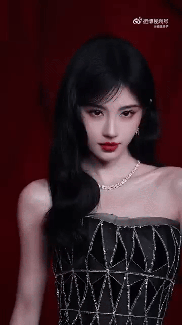Tưởng Jang Won Young nhưng lại là mỹ nữ 4000 năm trên thảm đỏ: Nhan sắc này không ai giật spotlight nổi- Ảnh 4. Tưởng Jang Won Young nhưng lại là mỹ nữ 4000 năm trên thảm đỏ: Nhan sắc này không ai giật spotlight nổi- Ảnh 4.