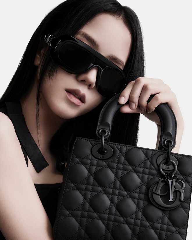 Vì sao túi Dior là biểu tượng của nước Pháp?- Ảnh 29.