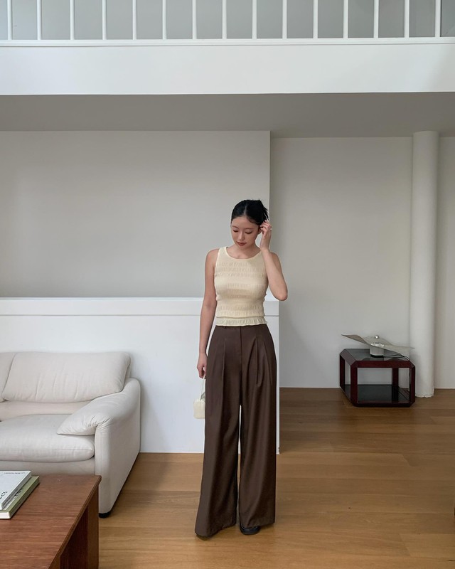 10 cách phối quần ống rộng đơn giản mà vẫn giúp chị em mặc đẹp suốt mùa hè- Ảnh 8. 10 cách phối quần ống rộng đơn giản mà vẫn giúp chị em mặc đẹp suốt mùa hè- Ảnh 8.