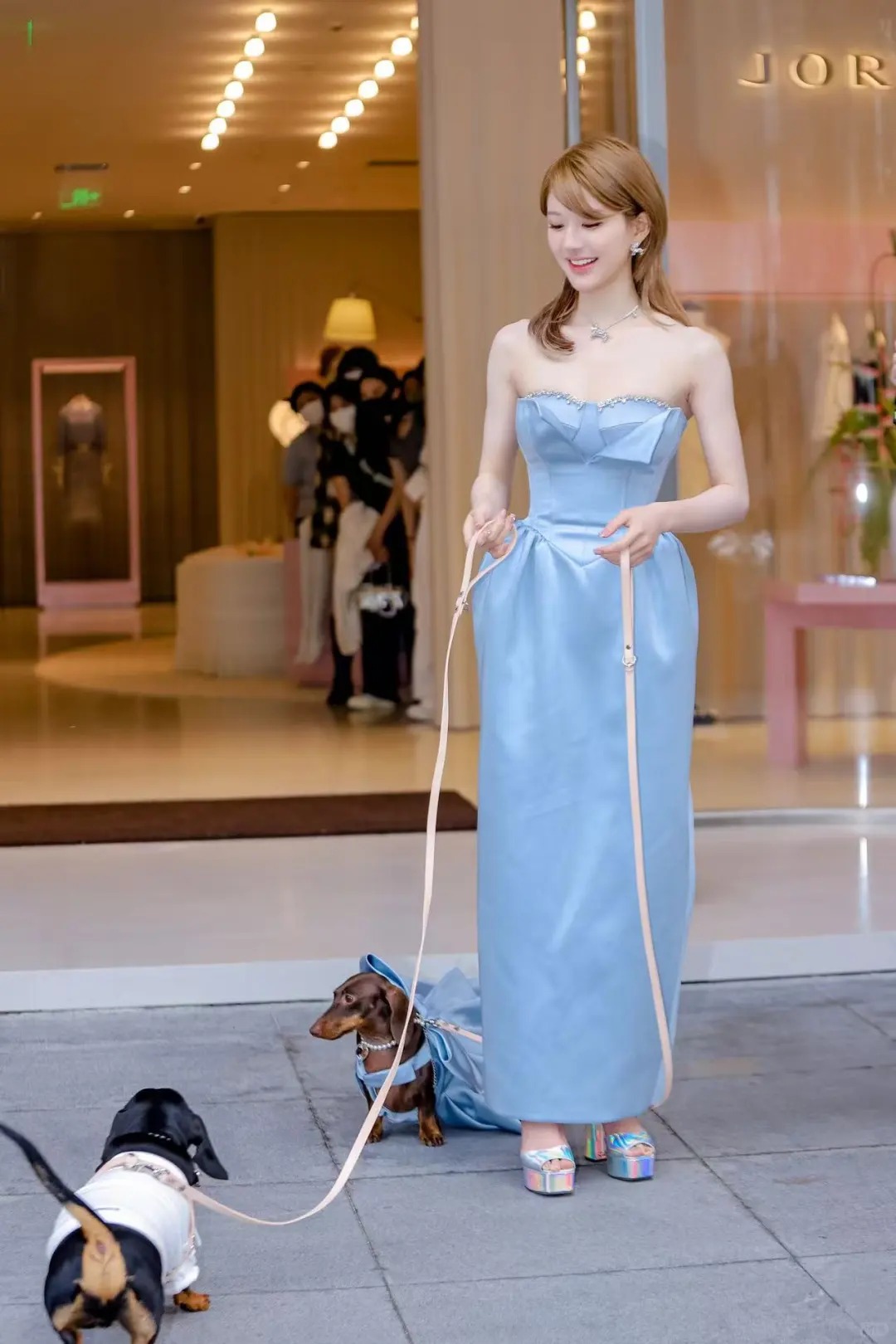 2 điểm trừ phong ấn nhan sắc Triệu Lộ Tư- Ảnh 4.