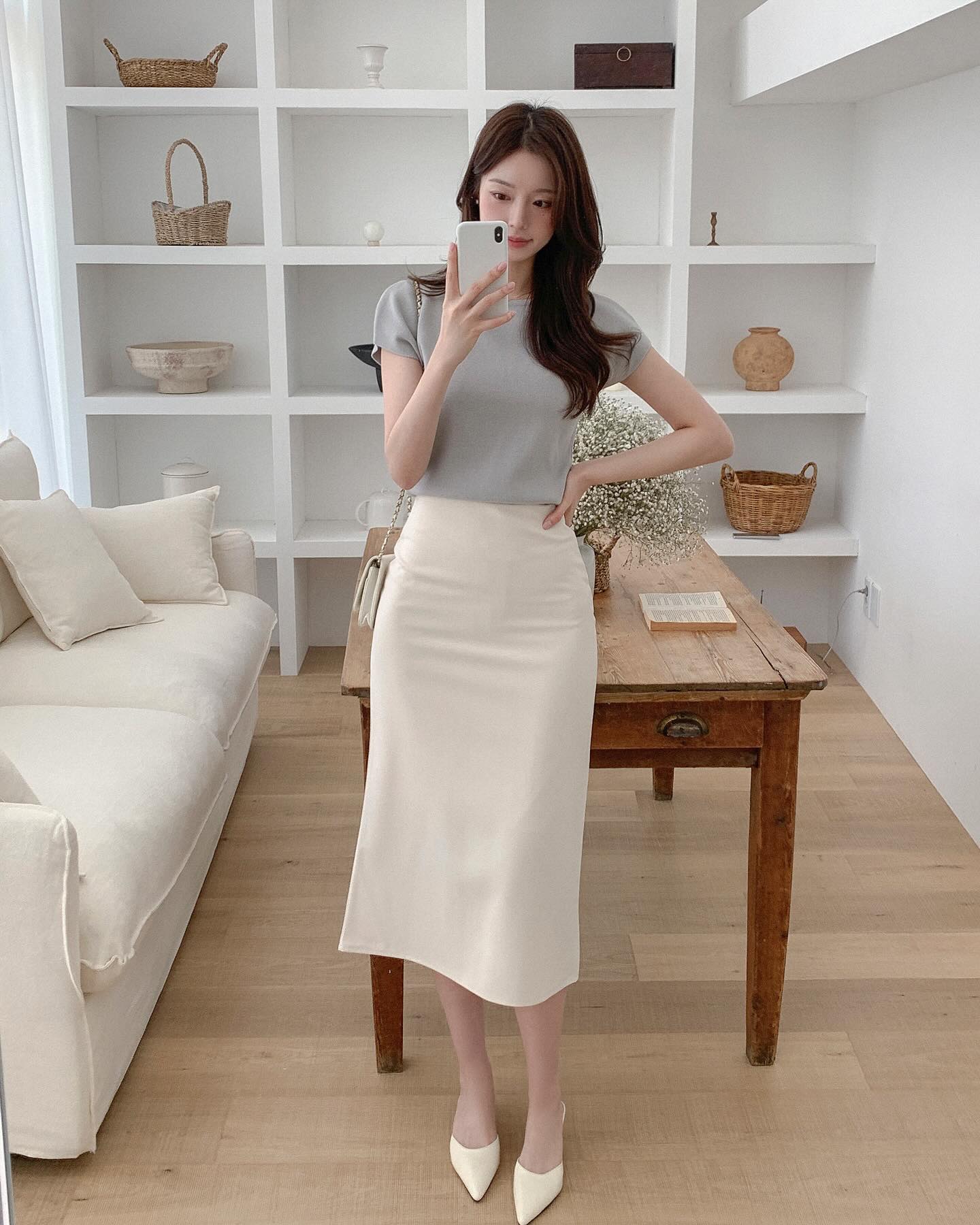 4 công thức diện đồ mát nhất tới công sở ngày nắng nóng gay gắt, nhưng vẫn đảm bảo 10 điểm thanh lịch- Ảnh 3. 4 công thức diện đồ mát nhất tới công sở ngày nắng nóng gay gắt, nhưng vẫn đảm bảo 10 điểm thanh lịch- Ảnh 3.
